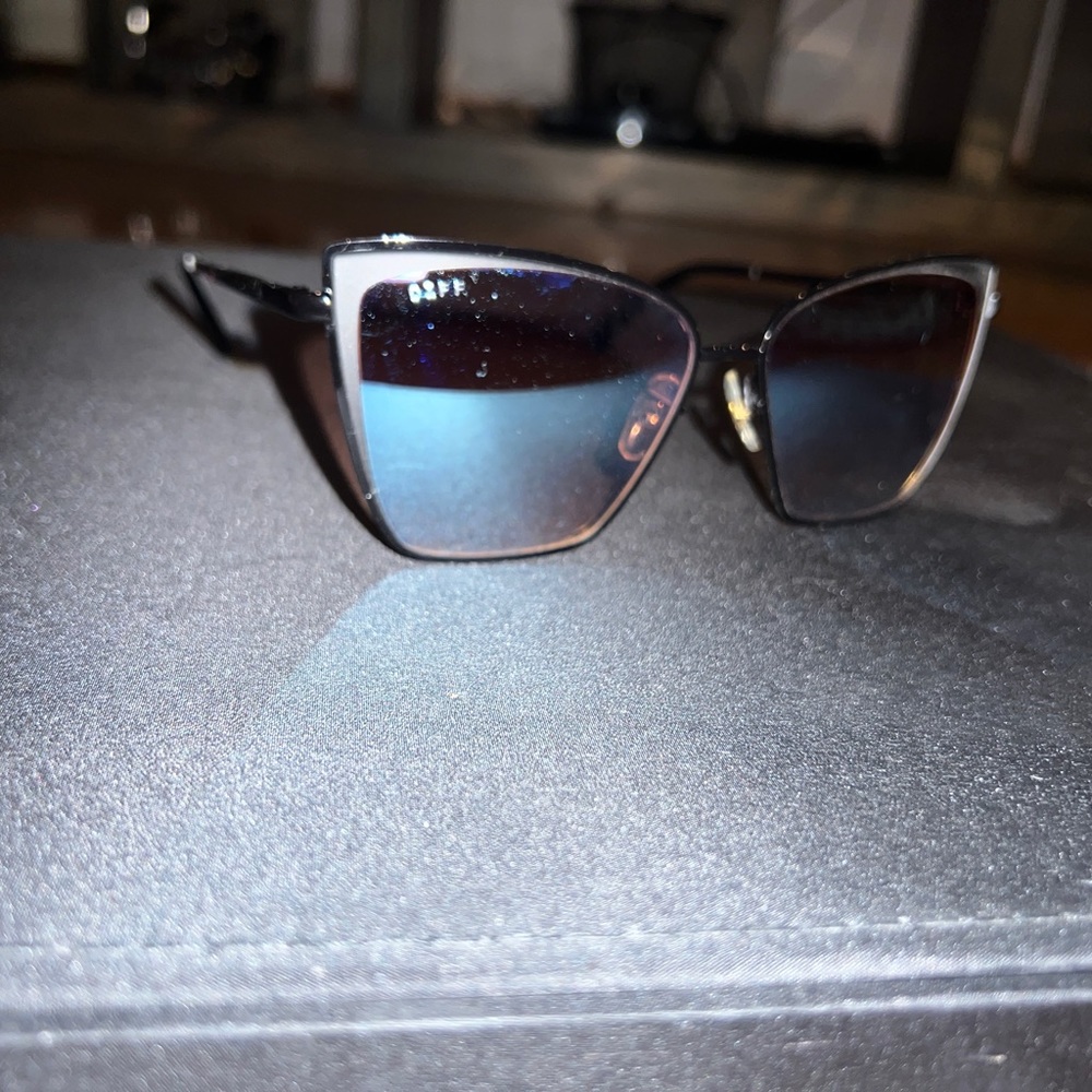 Diff eyewear Sunglasses. No Scratches.
